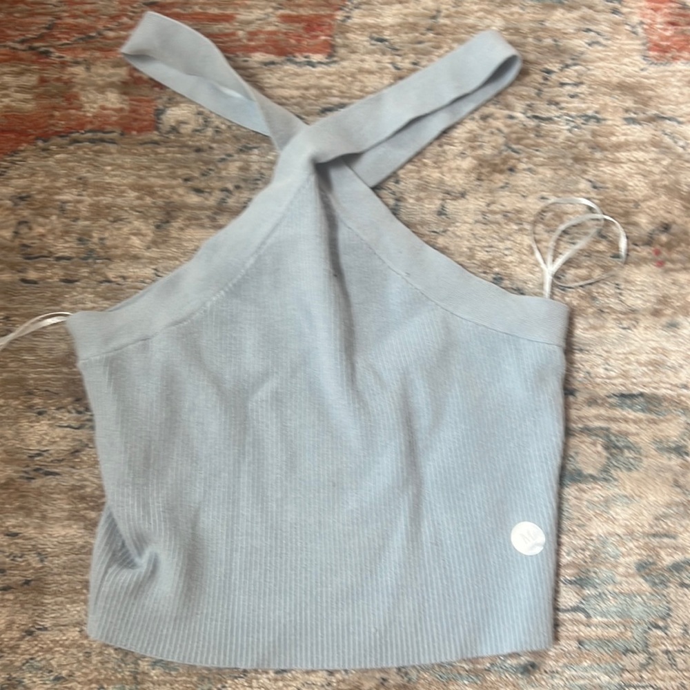 Summer tank with criss-cross straps